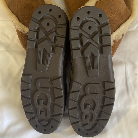 UGG Boots - Picture 3 of 8